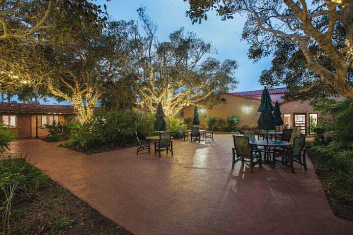 Hotel Exterior 98 of 106