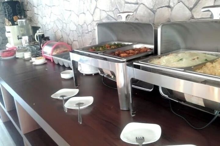 Dining 9 of 11