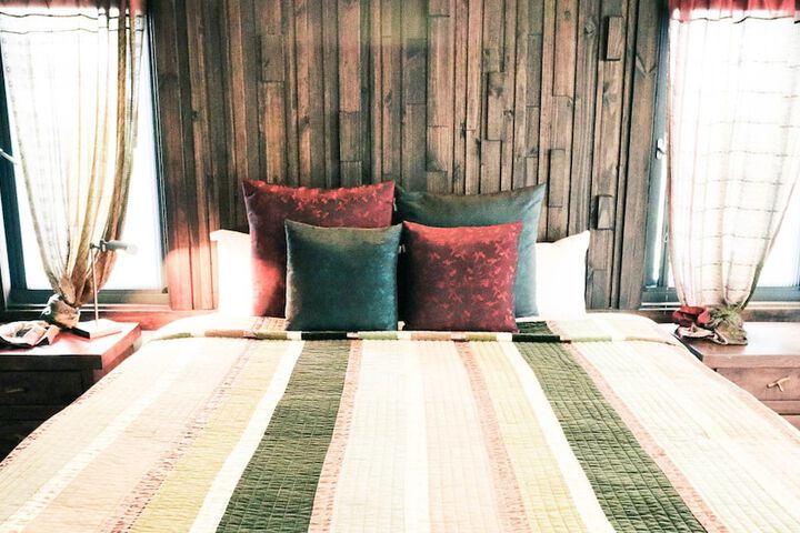 Room 16 of 128
