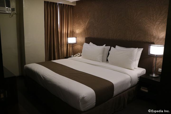 Room 9 of 40