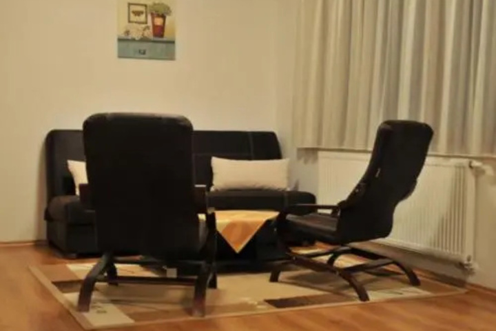 Room 4 of 9
