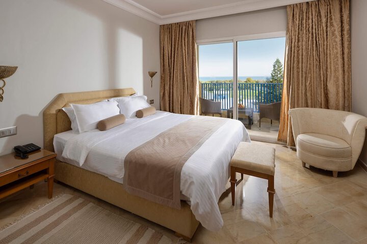 Room 10 of 85