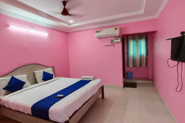 Room 4 of 16