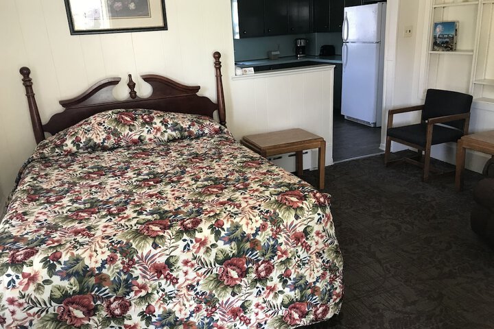 1 Queen Bed (31 of 45)