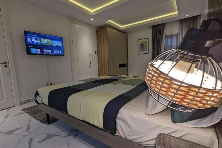 Room 9 of 38