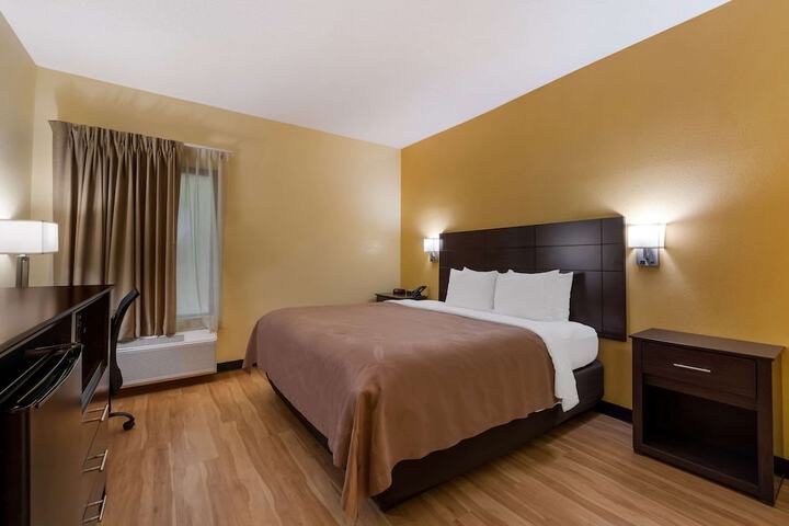 1 King Bed (17 of 17)