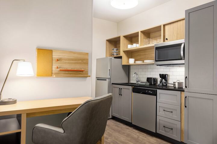 1 King Studio Suite (9 of 10)