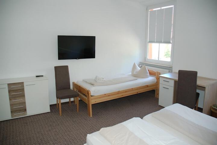 Room 13 of 32