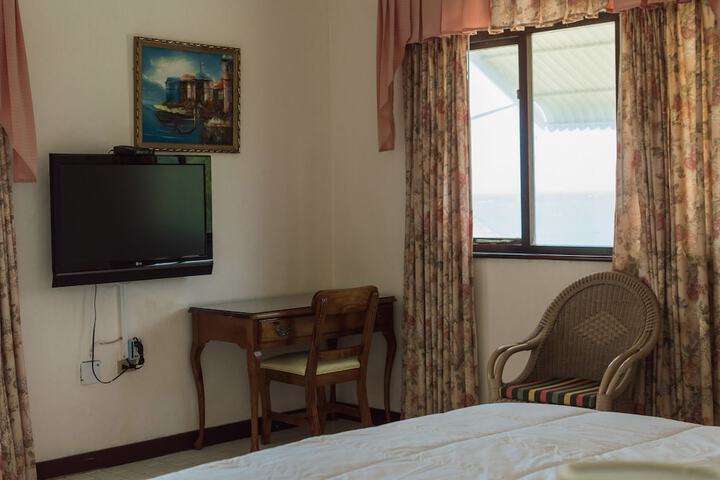 Room 6 of 48