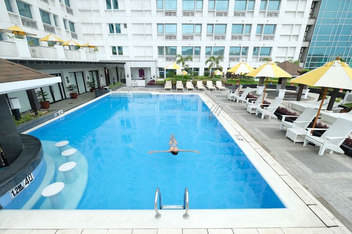 Hotel with Pool