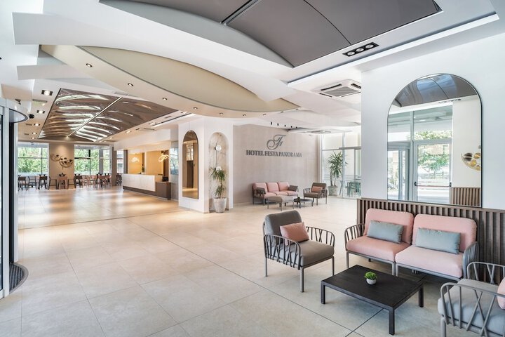 Entrance & Lobby