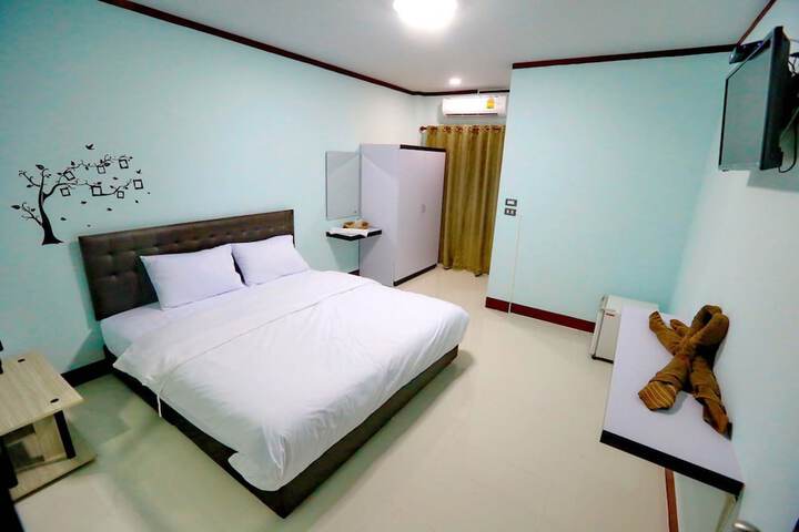 Room 9 of 25