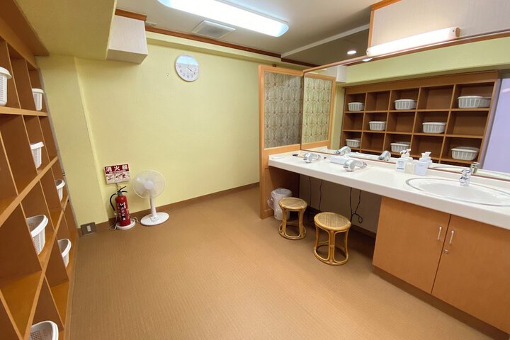 Room 19 of 33