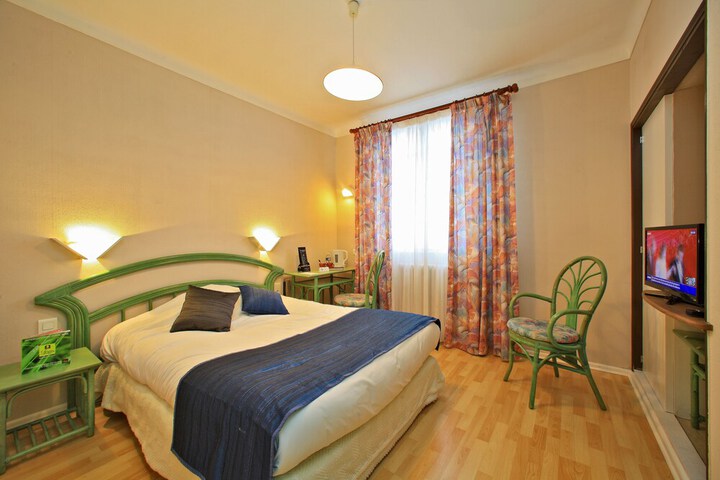 Room 7 of 16