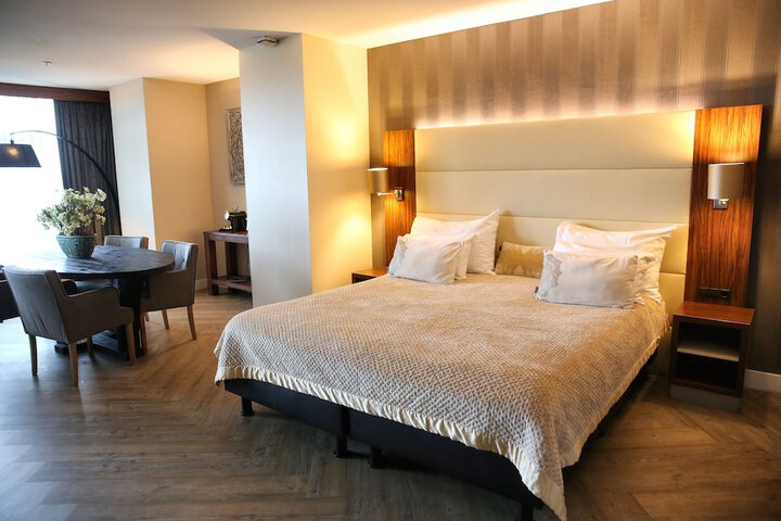 Room 4 of 55