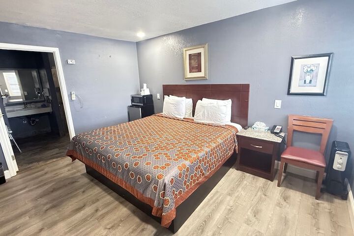 Standard | King Bed (7 of 25)