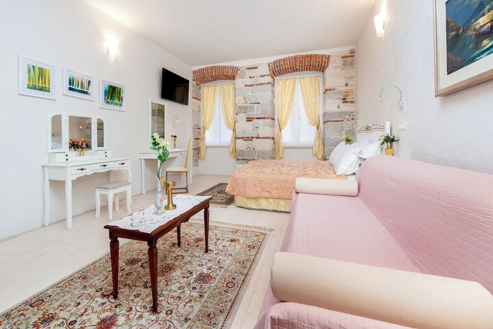 Room 4 of 23