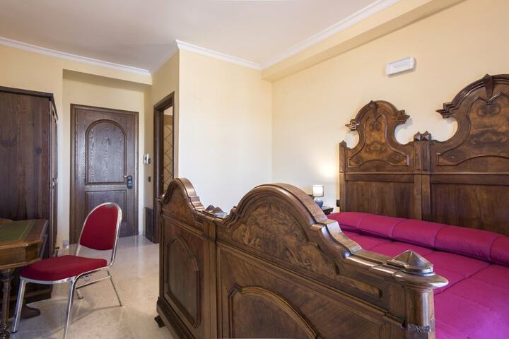 Room 10 of 64