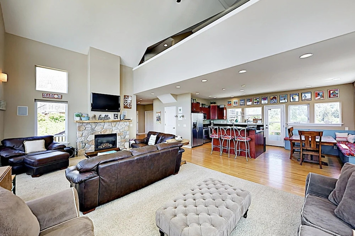 30015 Cloverdale - 4 Br Home