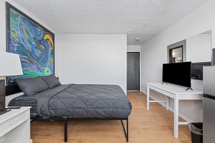 Room 13 of 17