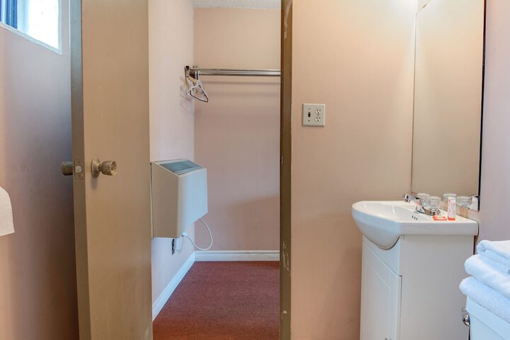 Room 5 of 19