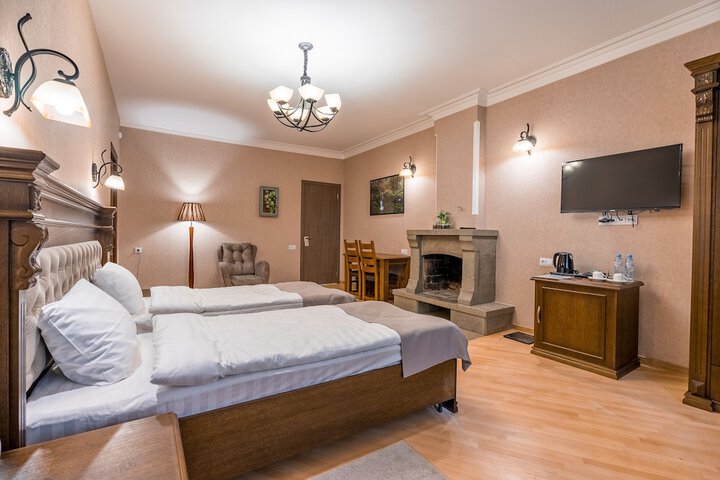 Room 4 of 86