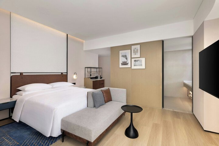 Room 10 of 37