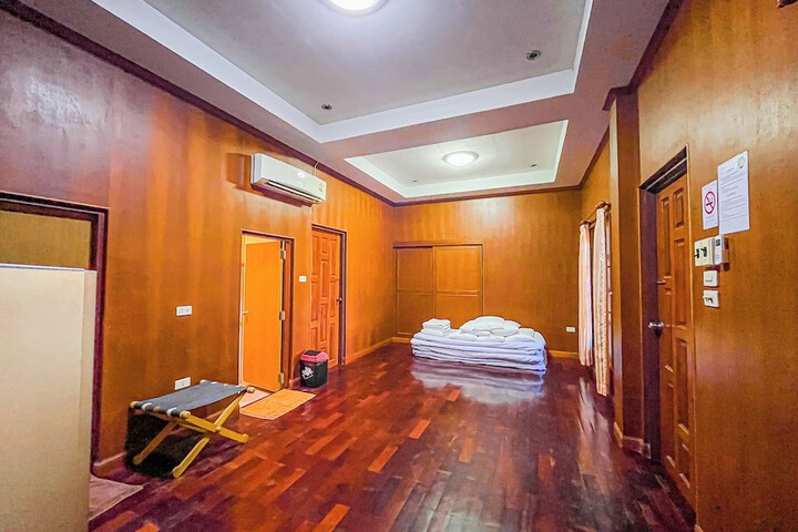 Room 6 of 113