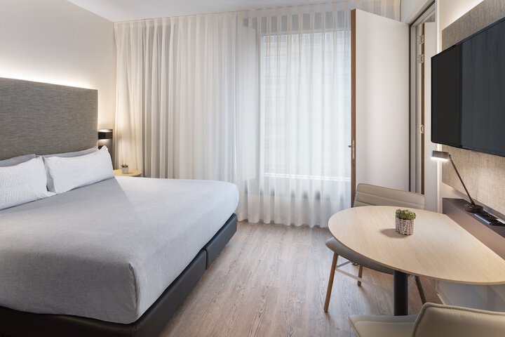 Room 26 of 105