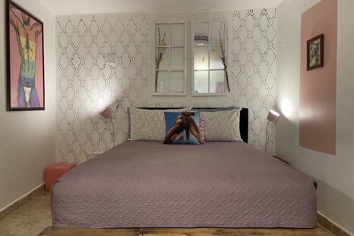 Room 6 of 98
