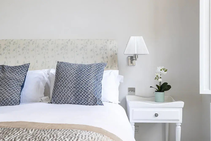 Bright Flat by Belgravia & Sloane Square / 4 Guests