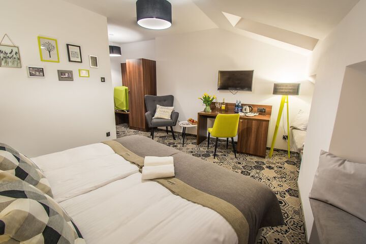 Room 5 of 73