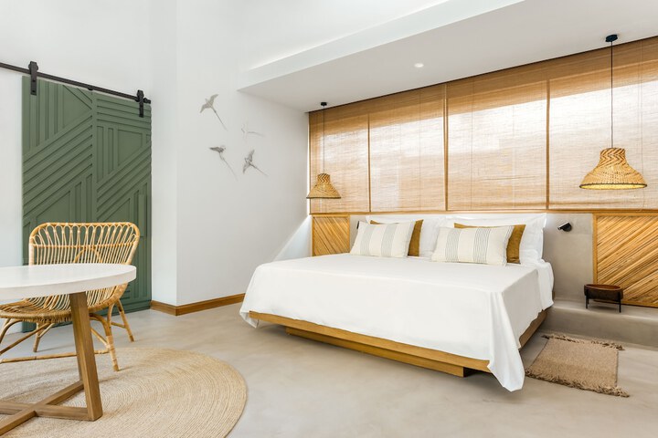 Room 4 of 93