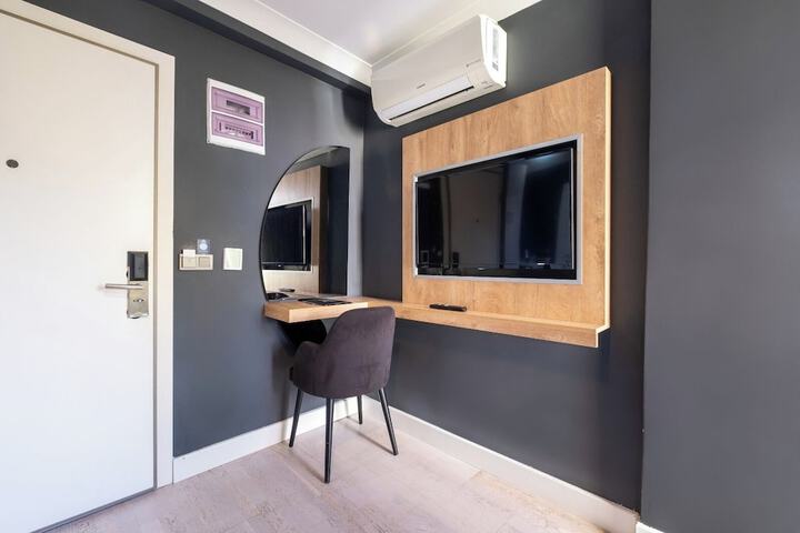 Room 47 of 100