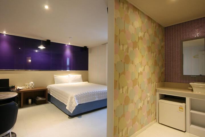 Room 3 of 5