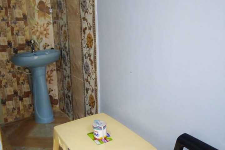 Room 4 of 8
