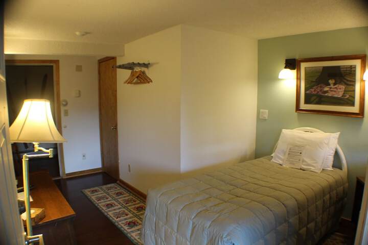 Room 16 of 46