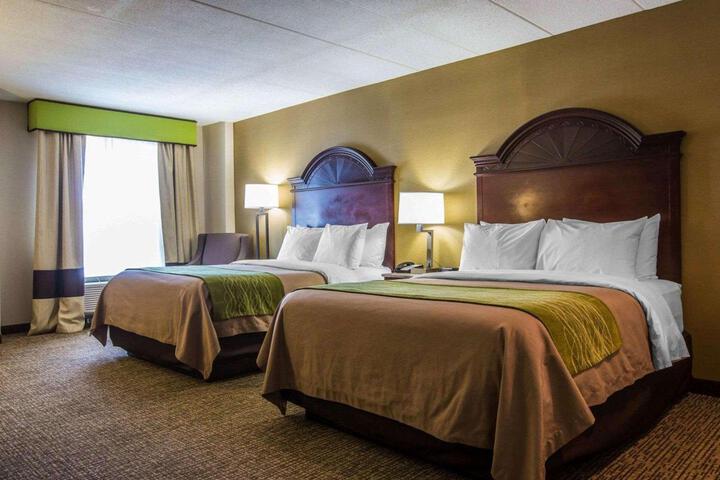 1 King Bed (1 of 15)