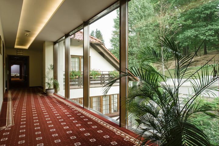 Ballroom/Hall 103 of 122
