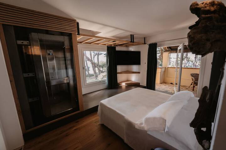Room 42 of 134