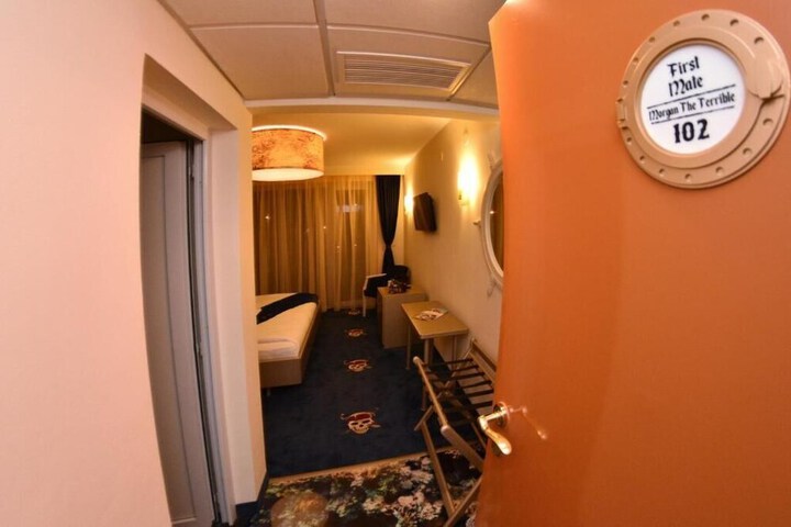 Room 14 of 33