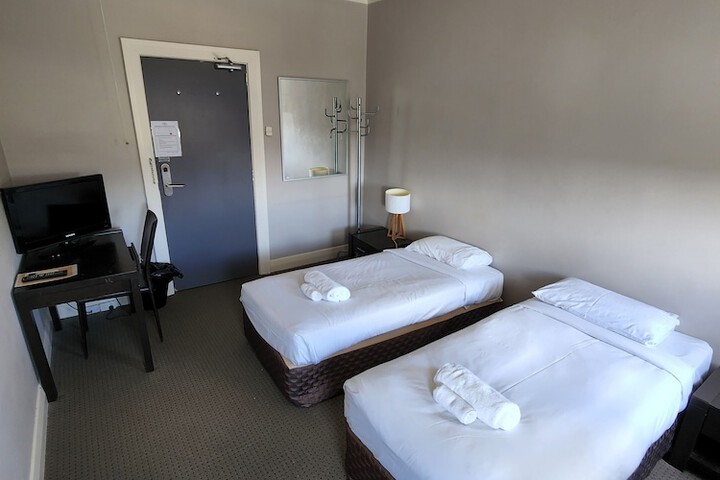 Room 5 of 11