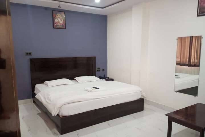 Room 5 of 38