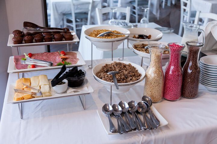 Breakfast/Coffee Service 30 of 47
