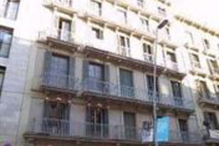 STUDIOS PELAYO GUEST HOUSE