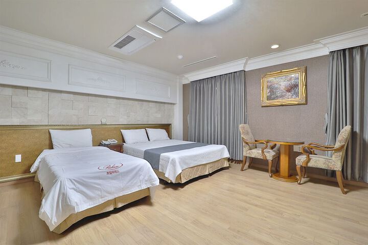 Room 14 of 23