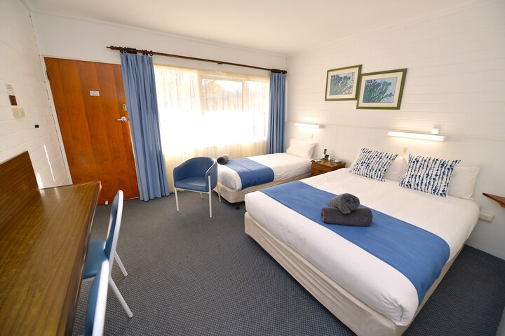 Room 6 of 18