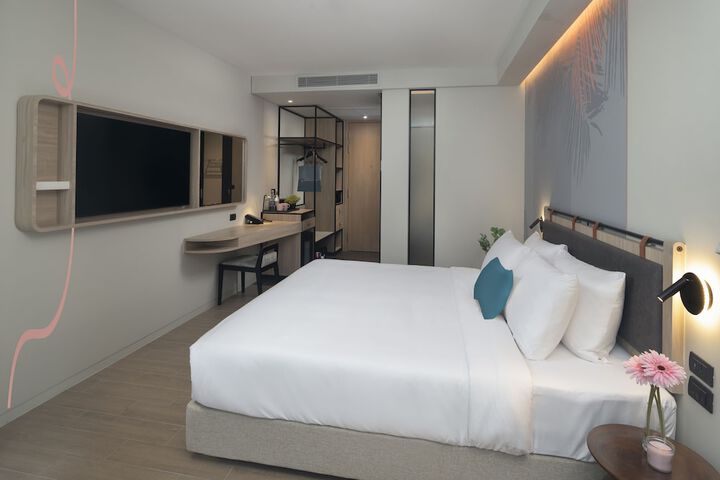 Room 6 of 19
