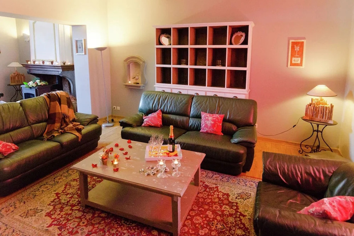 Room 5 of 17