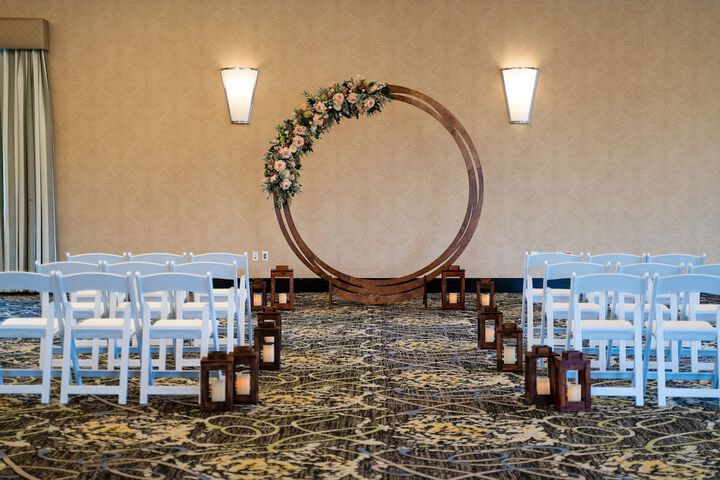 Ballroom/Hall 39 of 60